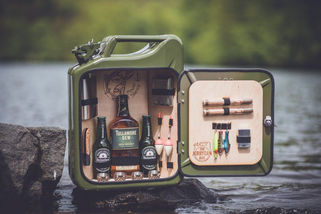 The best present a man can get, a unique jerry can containing mini bar. | thejerrycanbar.com